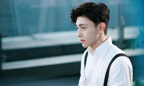 圈内爆料李现邓伦,揭秘娱乐圈的友情与竞争 第2张 圈内爆料李现邓伦,揭秘娱乐圈的友情与竞争 第2张